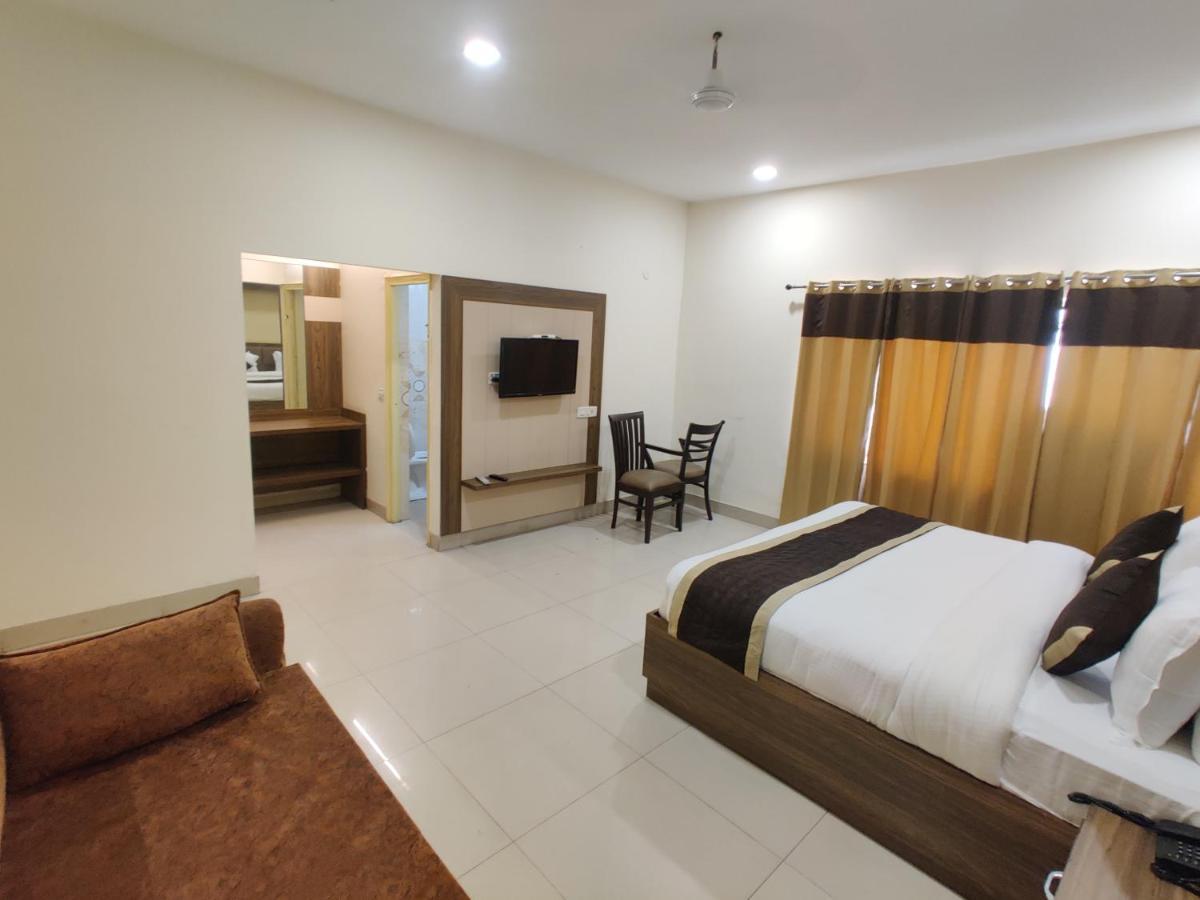 Hotel Raj Darbar - 10 Meter From Golden Temple Amritsar Exterior foto