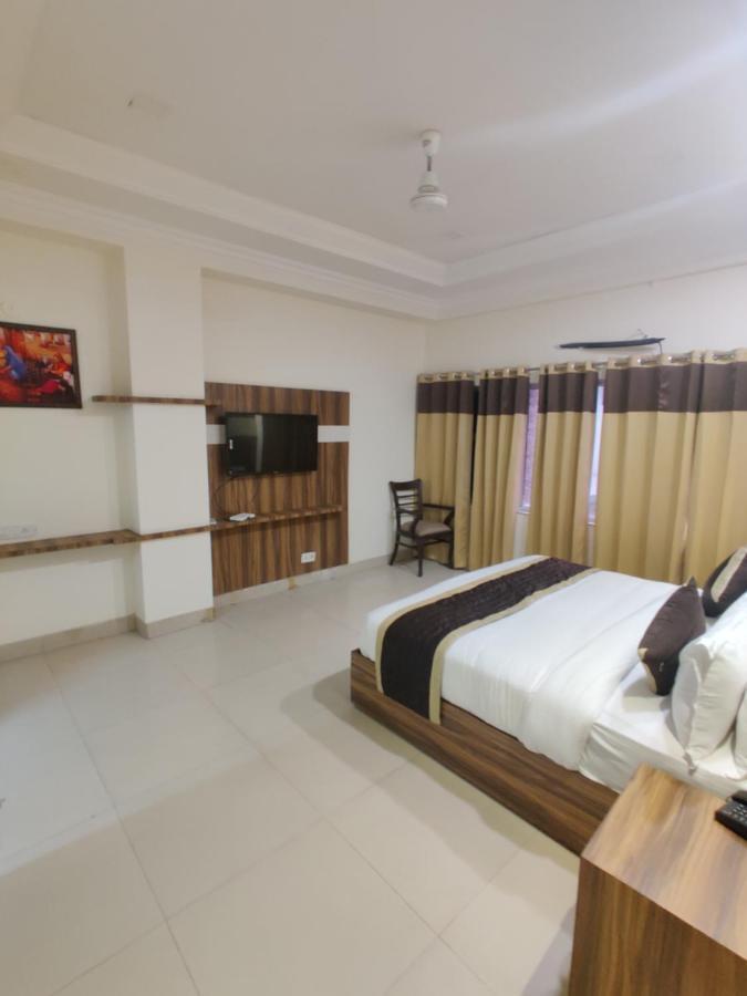Hotel Raj Darbar - 10 Meter From Golden Temple Amritsar Exterior foto