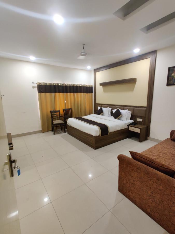 Hotel Raj Darbar - 10 Meter From Golden Temple Amritsar Exterior foto