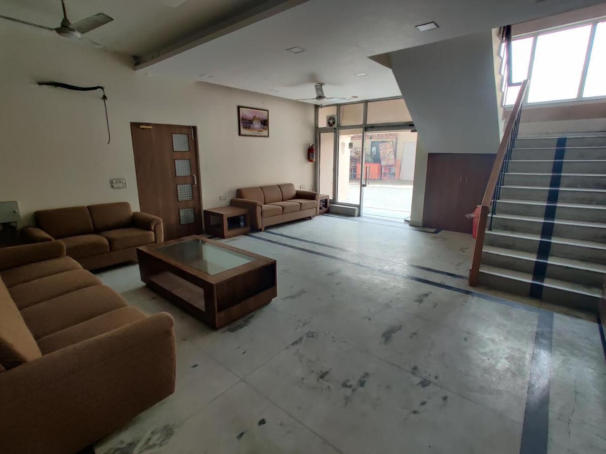 Hotel Raj Darbar - 10 Meter From Golden Temple Amritsar Exterior foto