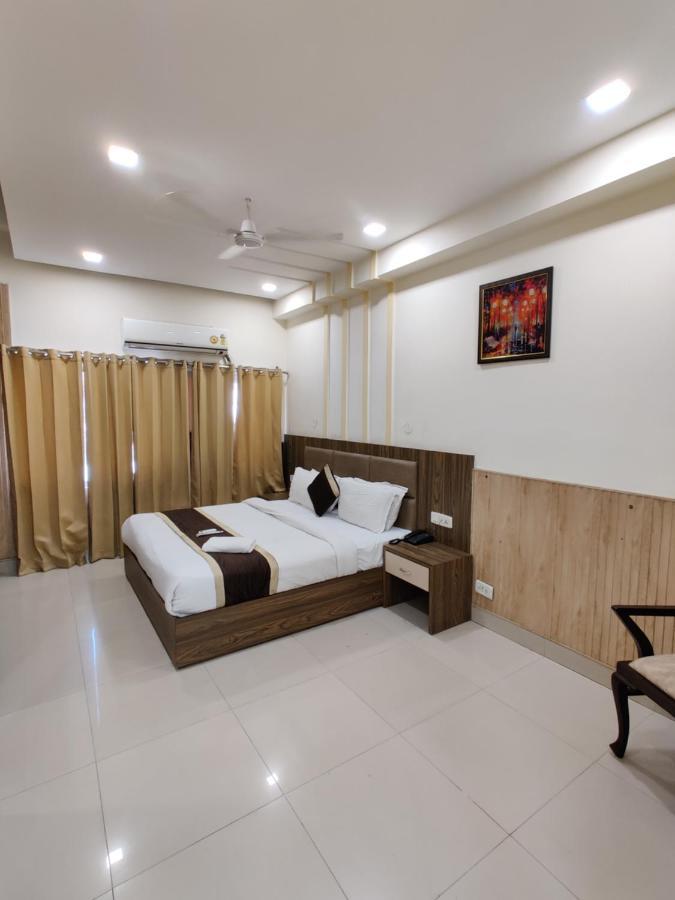 Hotel Raj Darbar - 10 Meter From Golden Temple Amritsar Exterior foto