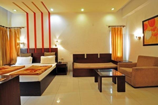 Hotel Raj Darbar - 10 Meter From Golden Temple Amritsar Exterior foto